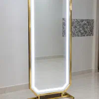 آینه قدی پایه دار و چراغ دار