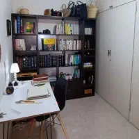 کتابخانه MDF سه تکه درب دار در حد نو