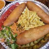 به فرکار و آشپز وارد  اغذیه با جای خواب نیازمندیم