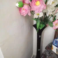 گلدان بزرگ با گل