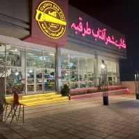 یک نفر فروشنده