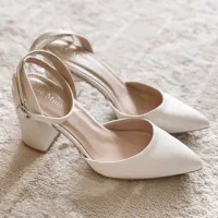 کفش سفید پاشنه دار