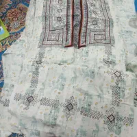 لباس فروشیه نیمه کاره پشتش درحال|لباس|ایرانشهر, |دیوار