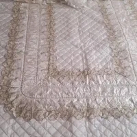 روی تختی دو نفره