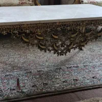 میز تلویزیون و مبل و جلوی مبل سالم