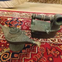 اتو خیلی قدیمی سایز کوچک و دکوری فیتله دار قدیمی