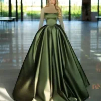 دوخت لباس|لباس|نیشابور, هفده شهریور|دیوار