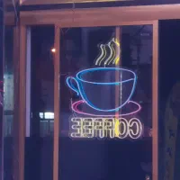 شاگرد فروشنده کافه دخانیات با حقوق بالا