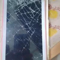 دو عدد تبلت شکسته و هنگ