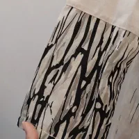 مانتو بلند سایز ۴۶ و اشانتیون کره بدن و کرم پودر