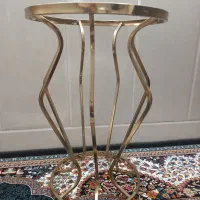 میز طلایی رنگ کنار سالنی|صنایع دستی و سایر لوازم تزئینی|قم, نیروگاه|دیوار