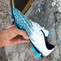 کفش فوتبال تغییر رنگ