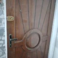 در ورودی آپارتمان