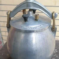 زودپز چدن قدیمی