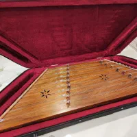 سنتور چوب گردو کاملا سالم به همراه کیف و میز|سازهای سنتی|اصفهان, ملک‌شهر|دیوار