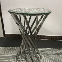 میز کنار مبلی . زیر گلدانی