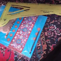 یک عدد خط کش خیاطی و تخته شاستی بزرگ برای طراحی