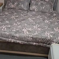 تخت خواب و میز آرایش