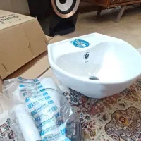 روشویی دیواری بدونِ پایه