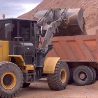 خاکبرداری با لودر.پرکردن فونداسیون.گودبرداری