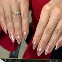 کاشت ناخن فقط ۲۵۰ ت|خدمات آرایشگری و زیبایی|کرمانشاه, |دیوار