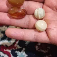 قرمز مهره  قدیمی فقد میفروشم تضمینی هم هستن پ