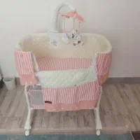تخت کنار مادر نوزادی