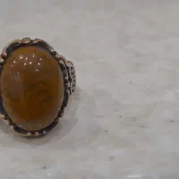 نگین فیروزه‌ و یک انگشتر قدیمی یک جفت مهره