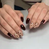 کاشت ناخن حرفه‌ای ای با بهترین مواد و قیمت مناسب|خدمات آرایشگری و زیبایی|مشهد, شاهد (شهرک غرب)|دیوار