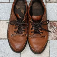 کفش قهوه‌ای