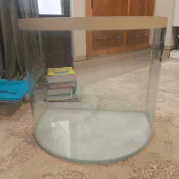 آکواریوم نیم دایره
