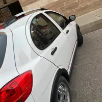 کوئیک ۱۴۰۰سفید قرمز