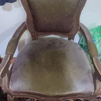 سه عدد صندلی  ودوعدد کپسول آتش نشانی