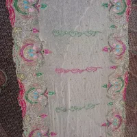 چند قواره پارچه نگین دار و لمه دار