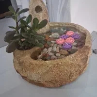 آبشار سنگی دکوری بسیار زیبا با گل طبیعی