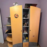 کمد نوجوان و تخت و‌تشک