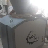 دستگاه چونه گیر موجودی پا به نو در حال کار