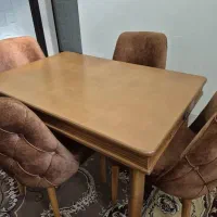 میز نهارخوری زیباو محکم، مناسب