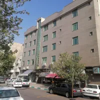 استخدام همکار در نمایشگاه