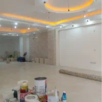 نقاشی ساختمان ودرب حیاط همچنین اسکلت اهن