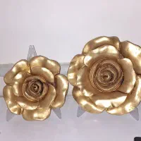 دیوارکوب و پرده