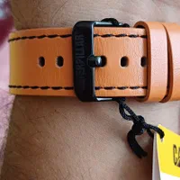 کاترپیلار آکبند وپلمپ|ساعت|شیراز, هفت تنان|دیوار