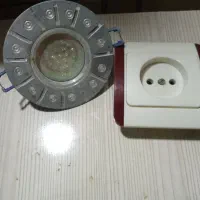 کلید پریز و لامپ هالوژن