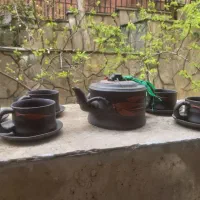 قوری و استکان سفالی