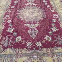 فرش زمینه زرشکی