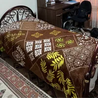 تخت خواب و میز نهارخوری