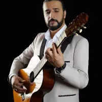 موسیقی زنده شادوغم خوانندگی با گیتارو کاخن وسیستم