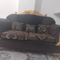 یک دست مبل راحتی چرم و یک دست مبل نیم ست