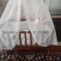 تخت کنار مادر