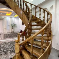 پله دوبلکس و نرده چوبی